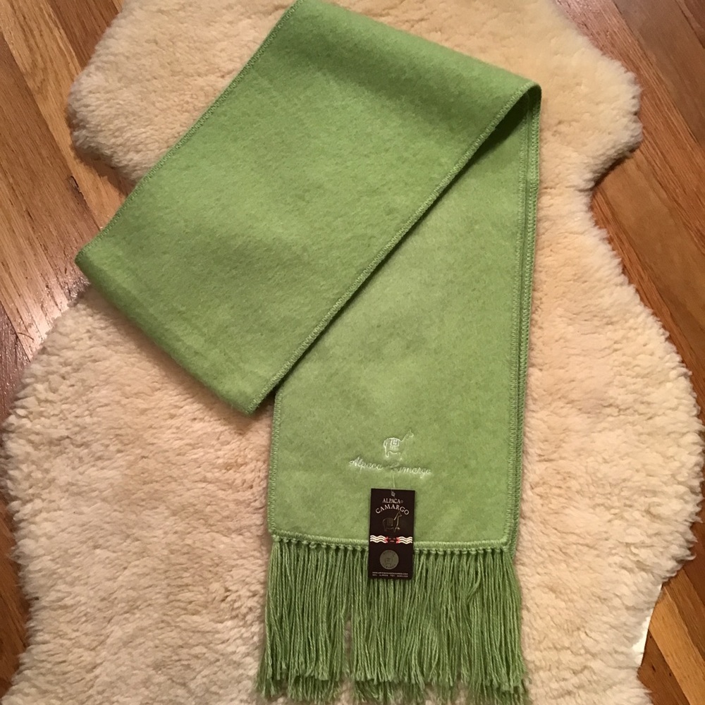 Alpaca Camargo green fringe scarf